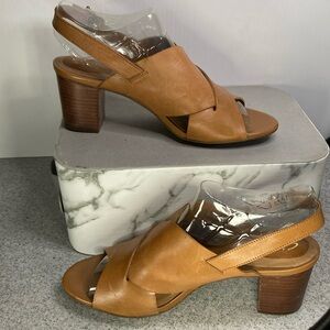 Clarks Artisan size 10 buff leather stacked 3”‎ heel sling back. Box 6